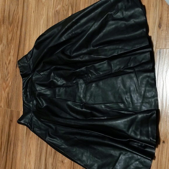 Zara A-Line Faux Leather Skirt - Picture 2 of 5